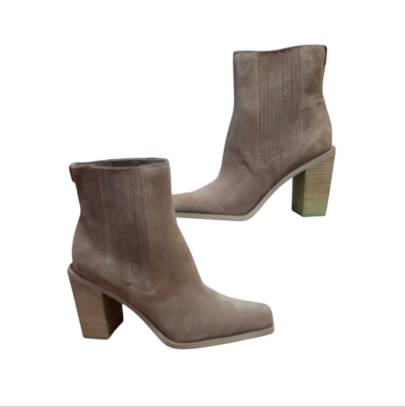 Sam Edelman Shoes - NWOT -Sam Edelman Emalia Taupe Block Heel Pull On Leather Ankle Boots - Size 9.5